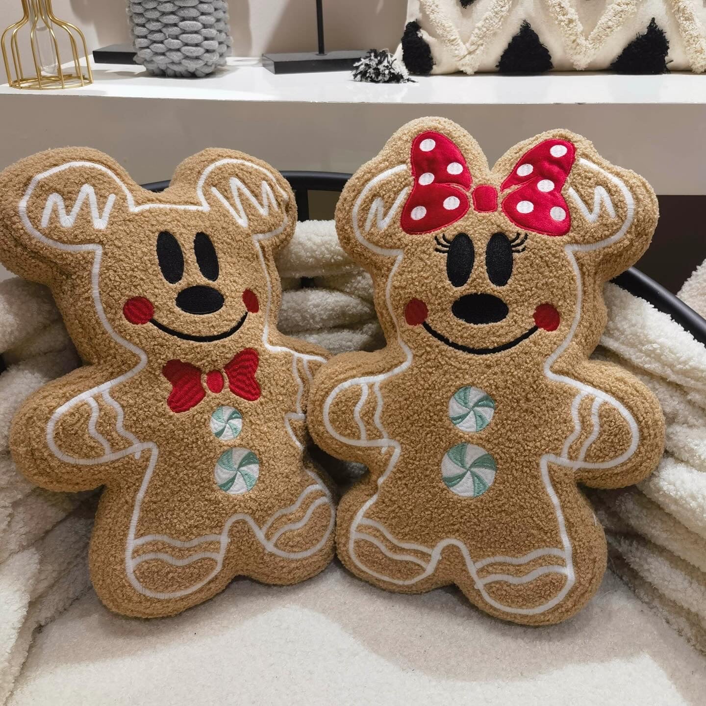 Gingerbread Minnie pillow